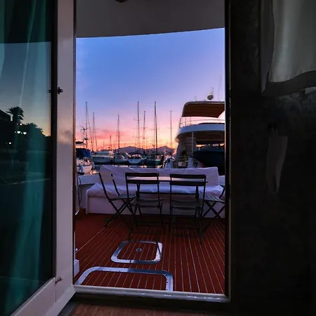 Houseboat Isurus Quinto *