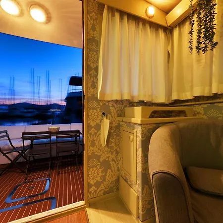 度假居 Houseboat Isurus Quinto *